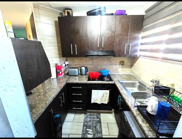 2 BEDROOM TOWNHOUSE FOR SALE IN WINCHESTER HILLS